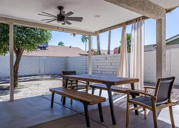 Cozy House With Open Backyard Near Hiking Trails Hébergement de vacances