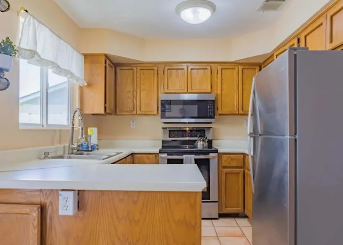 Cozy House With Open Backyard Near Hiking Trails Hébergement de vacances Phoenix