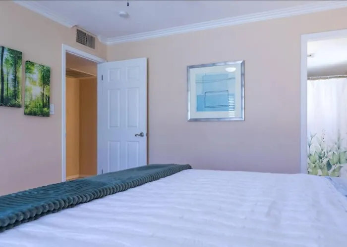 Cozy House With Open Backyard Near Hiking Trails *